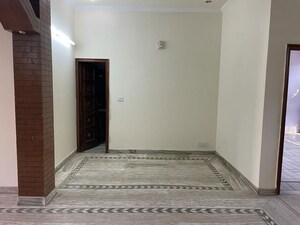 Room in 2 BHK Builder Floor at Sector 28 – for Rent