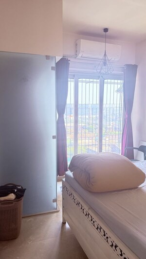 Room in 1 BHK Apartment at Laxmi Callista, Goregaon West – for Sale