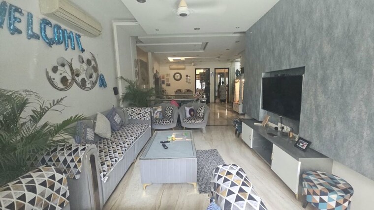 Team Area, sushant lok i 3 Bedroom 300 Sq.Yd. Builder Floor In Sushant Lok I Gurgaon 10747978