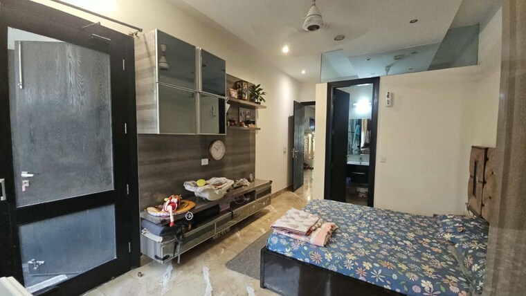 Bedroom, sushant lok i 3 Bedroom 300 Sq.Yd. Builder Floor In Sushant Lok I Gurgaon 10747978