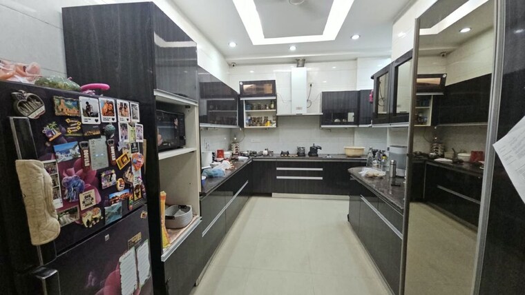 Kitchen, sushant lok i 3 Bedroom 300 Sq.Yd. Builder Floor In Sushant Lok I Gurgaon 10747978