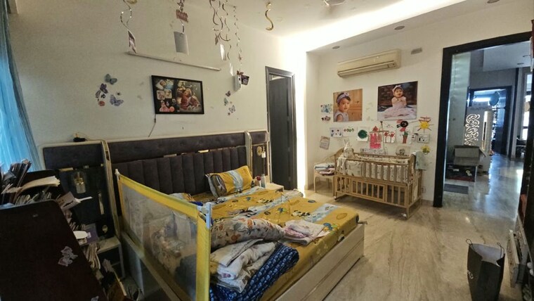 Bedroom, sushant lok i 3 Bedroom 300 Sq.Yd. Builder Floor In Sushant Lok I Gurgaon 10747978