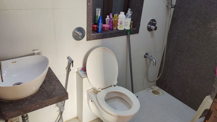 Bathroom, lalani-grandeur 1 Bedroom 645 Sq.Ft. Apartment In Goregaon East Mumbai 10747984