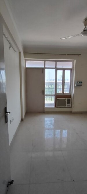 Room in 3.5 BHK Apartment at Paras Dews, Sector 106 – for Rent