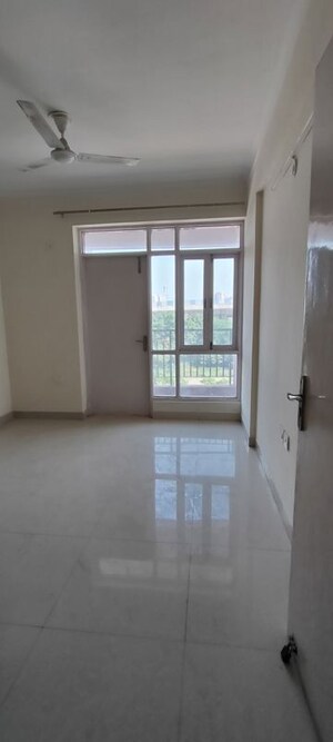 Room in 3.5 BHK Apartment at Paras Dews, Sector 106 – for Rent