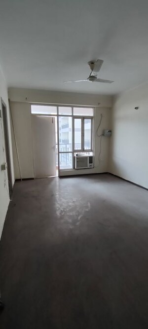 Room in 3.5 BHK Apartment at Paras Dews, Sector 106 – for Rent