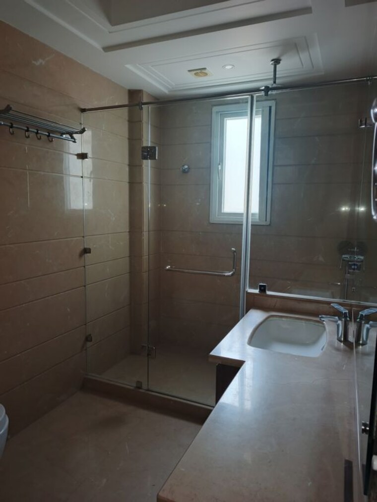 Bathroom, defence colony 3 Bedroom 2100 Sq.Ft. Builder Floor In Defence Colony Delhi 10748011
