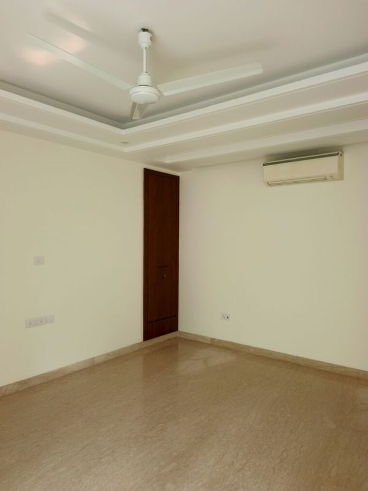 Room, defence colony 3 Bedroom 2100 Sq.Ft. Builder Floor In Defence Colony Delhi 10748011