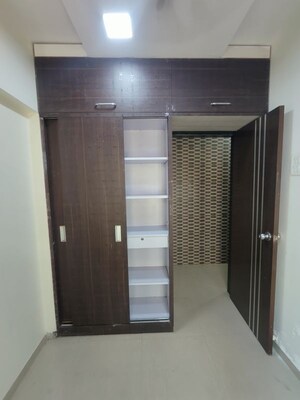 Room in 1.5 BHK Apartment at Dosti Vihar, Samata Nagar – for Rent