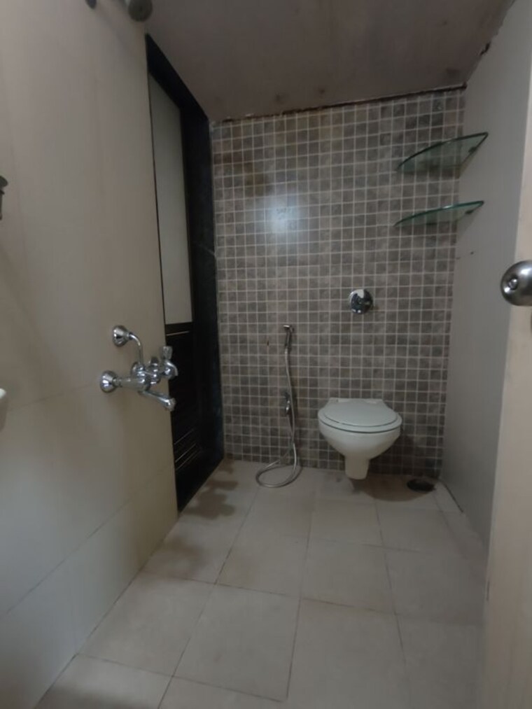 Bathroom, dosti-group-vihar 1 Bedroom 550 Sq.Ft. Apartment In Samata Nagar Thane 10748061