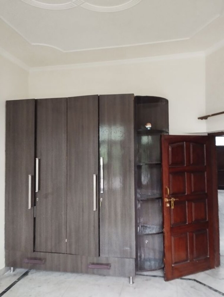 Room, sector 15 2 Bedroom 385 Sq.Yd. Independent House In Sector 15 Sonipat 10748097