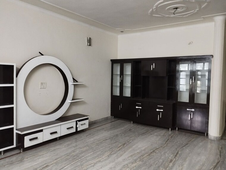 Room, sector 15 2 Bedroom 385 Sq.Yd. Independent House In Sector 15 Sonipat 10748097