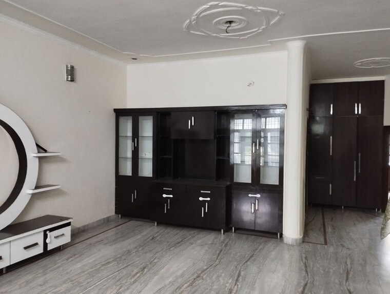 Room, sector 15 2 Bedroom 385 Sq.Yd. Independent House In Sector 15 Sonipat 10748097
