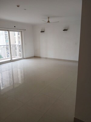 Room in 3 BHK Apartment at ATS Dolce, Zeta I Greater Noida – for Sale