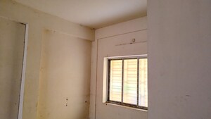 Room in  Apartment at Laskarpur – for Sale