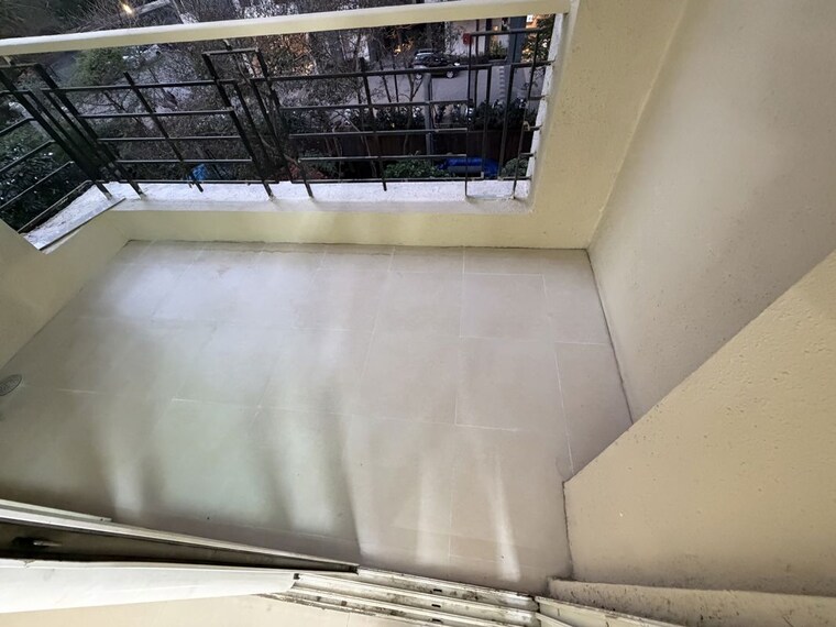Balcony, vasant vihar 3 Bedroom 1350 Sq.Ft. Apartment In Vasant Vihar Thane 10748267