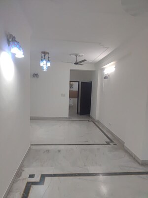 Building Lobby in 4 BHK Apartment at Gulmohar Garden, Sector 44 – for Rent