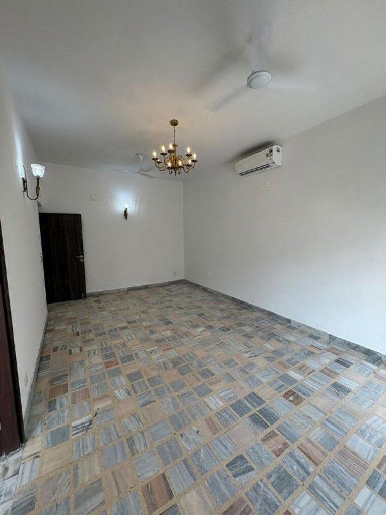 Room, greater kailash i 3 Bedroom 208 Sq.Yd. Builder Floor In Greater Kailash I Delhi 10748316