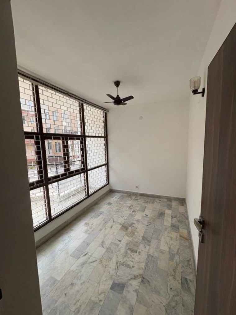 Room, greater kailash i 3 Bedroom 208 Sq.Yd. Builder Floor In Greater Kailash I Delhi 10748316