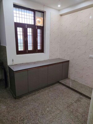 Room in 1 RK Builder Floor at RWA Apartments Sector 41, Sector 41 – for Rent