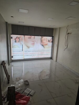  Shop For Rent in Andheri East