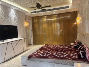 Bedroom in 5 BHK Apartment at Mahagun Moderne, Sector 78 – for Rent