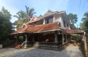  Independent House For Sale in Chowalloor