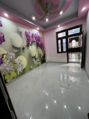 Room in 3 BHK Builder Floor at Kailash Puram, Sadarpur – for Rent