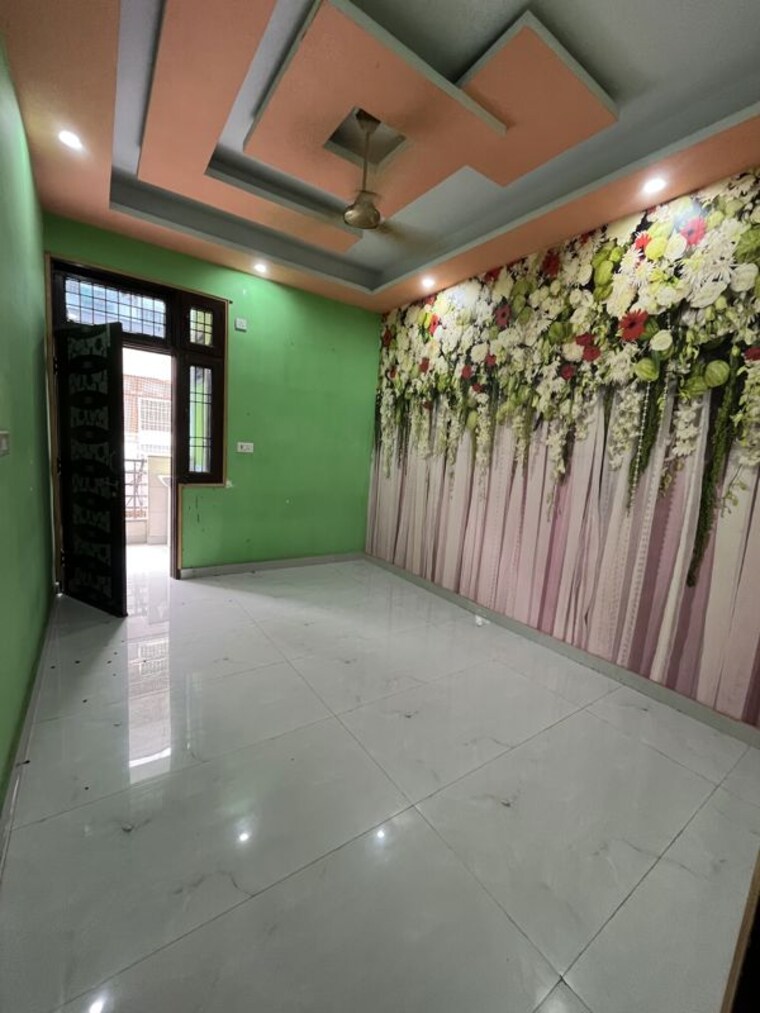 Room, kailash-puram 3 Bedroom 128 Sq.Yd. Builder Floor In Sadarpur Ghaziabad 10748363
