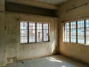 Room in  Office Space at Firdous Colony – for Sale
