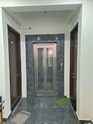 Lift in 1 BHK Apartment at Dharam Colony – for Rent