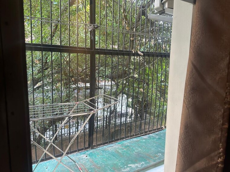 Balcony, greater kailash i 3 Bedroom 200 Sq.Yd. Builder Floor In Greater Kailash I Delhi 10748585