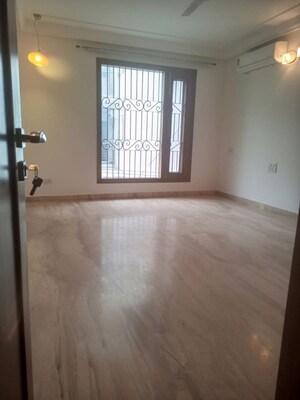 Room in 3 BHK Builder Floor at Defence Colony – for Rent