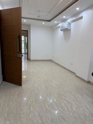 Room in 2 BHK Builder Floor at Saket – for Rent