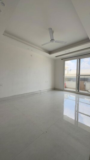 Room in 3 BHK Builder Floor at Chattarpur – for Rent