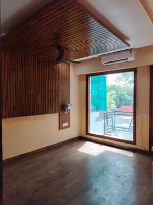 Room in 3 BHK Builder Floor at Sector 27 – for Rent