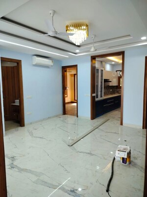 Room in 3 BHK Builder Floor at Sector 27 – for Rent