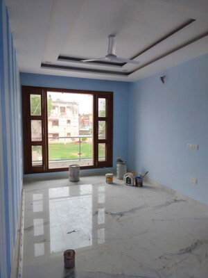 Room in 3 BHK Builder Floor at Sector 27 – for Rent