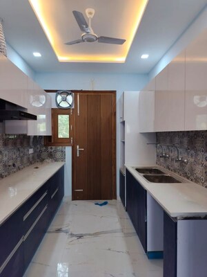 Kitchen in 3 BHK Builder Floor at Sector 27 – for Rent