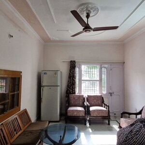 Living Room in 3 BHK Builder Floor at Sector 40 – for Rent