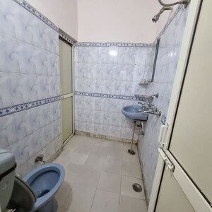 Bathroom in 3 BHK Builder Floor at Sector 40 – for Rent