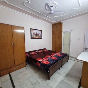 Bedroom in 3 BHK Builder Floor at Sector 40 – for Rent