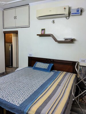 1 BHK Builder Floor For Rent in Sector 44