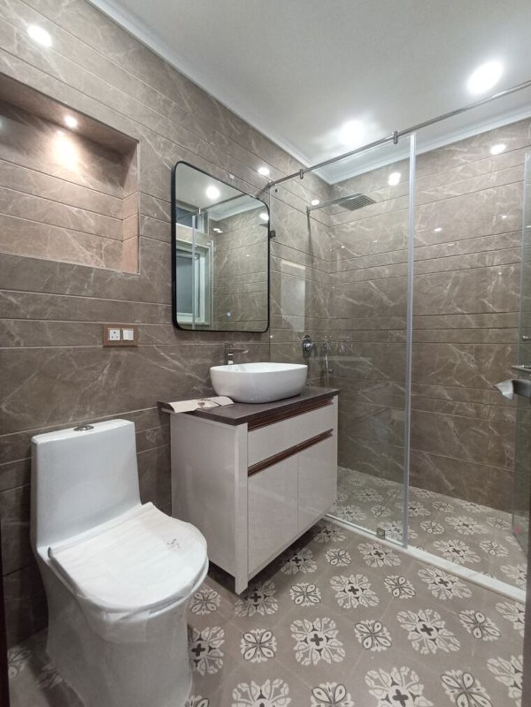 Bathroom, greater kailash 3 Bedroom 1800 Sq.Ft. Builder Floor In Greater Kailash Delhi 10748677