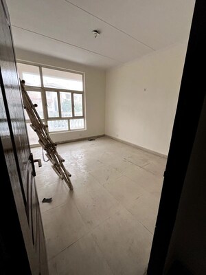 Room in 5 BHK Villa at Supertech Upcountry – for Rent
