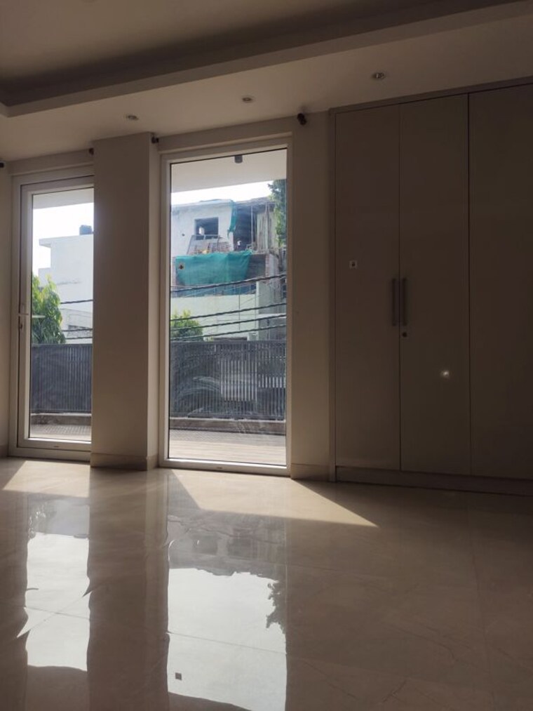 Room, east of kailash 3 Bedroom 1800 Sq.Ft. Builder Floor In East Of Kailash Delhi 10748684