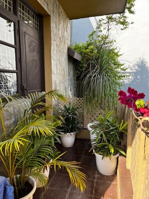 Balcony in 2 BHK Builder Floor at Dlf Phase I – for Rent