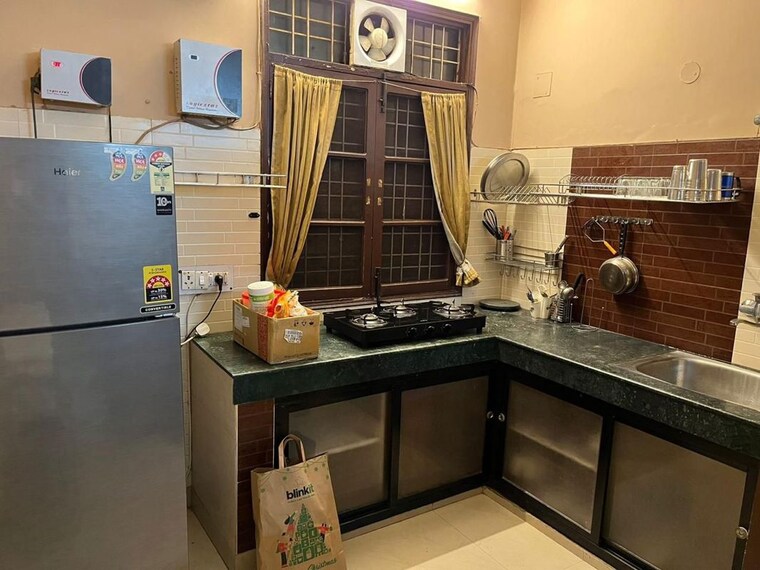 Kitchen, dlf phase i 2 Bedroom 1300 Sq.Ft. Builder Floor In Dlf Phase I Gurgaon 10748688
