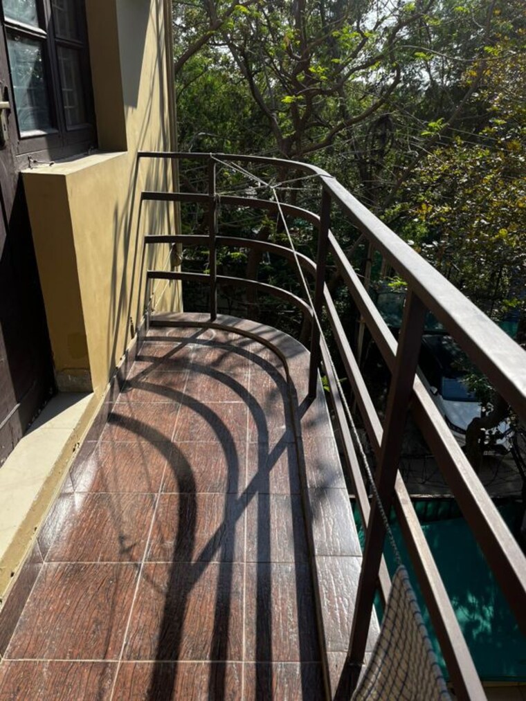 Balcony, dlf phase i 2 Bedroom 1300 Sq.Ft. Builder Floor In Dlf Phase I Gurgaon 10748688