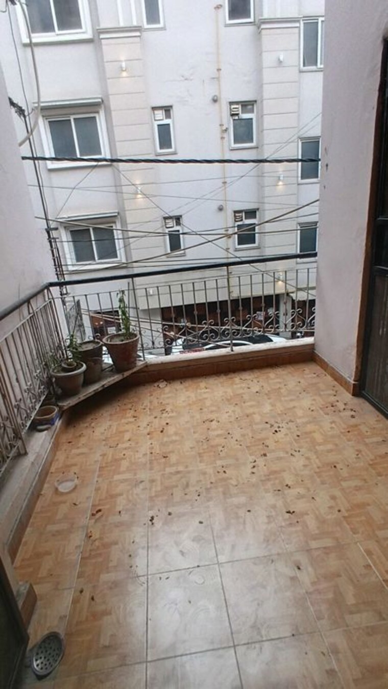 Balcony, lajpat nagar 2 Bedroom 1000 Sq.Ft. Builder Floor In Lajpat Nagar Delhi 10748694